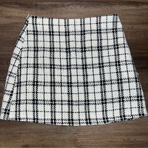 Lulu’s Black & White Fall/Winter Mini Skirt